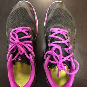 Under Armour tennis shoes size 11